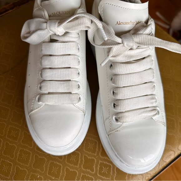 Alexander McQueen Oversized Sneaker (Women) WHITE  All Leather - Picture 3 of 3